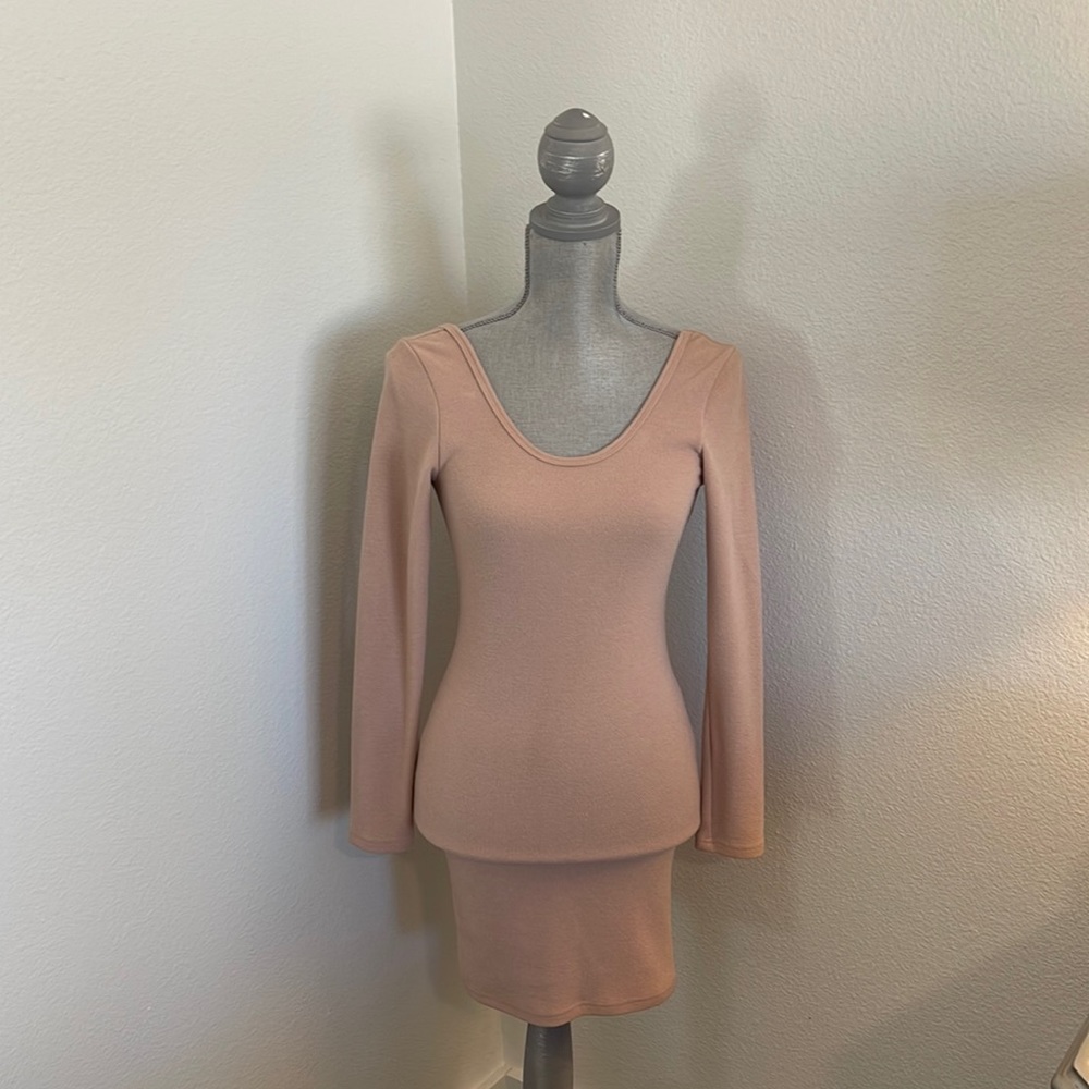 Nude backless long sleeve dress